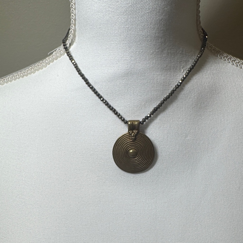 Elegant Gold and Black Pendant Necklace
